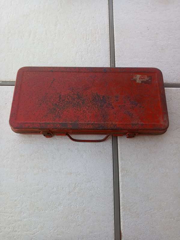 High Quality Split Pins in Retro Case