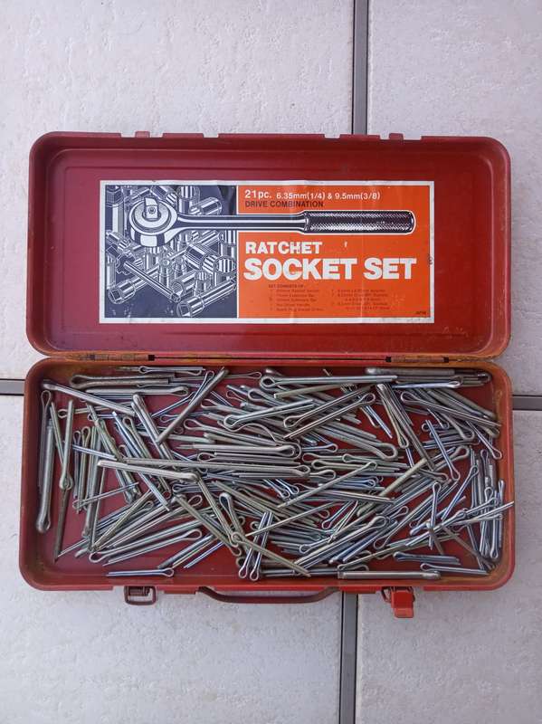 High Quality Split Pins in Retro Case