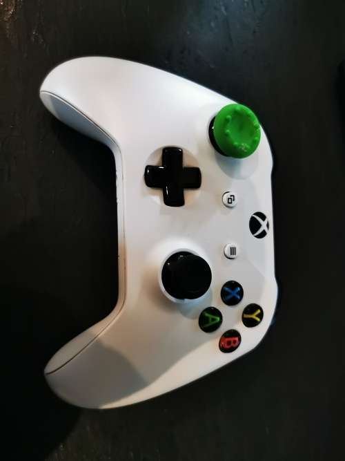 Xbox one 1.5TB + 4 controllers + 7 Games