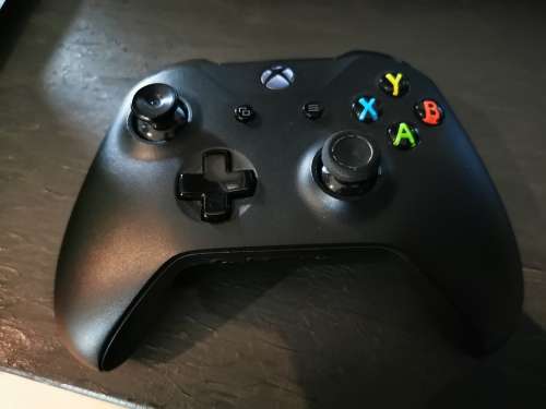 Xbox one 1.5TB + 4 controllers + 7 Games