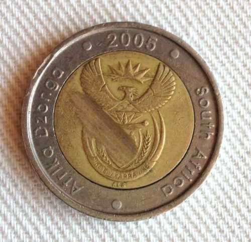 Huge flaw error on an SA  R5 coin, and spacing between insert, and outer ring.