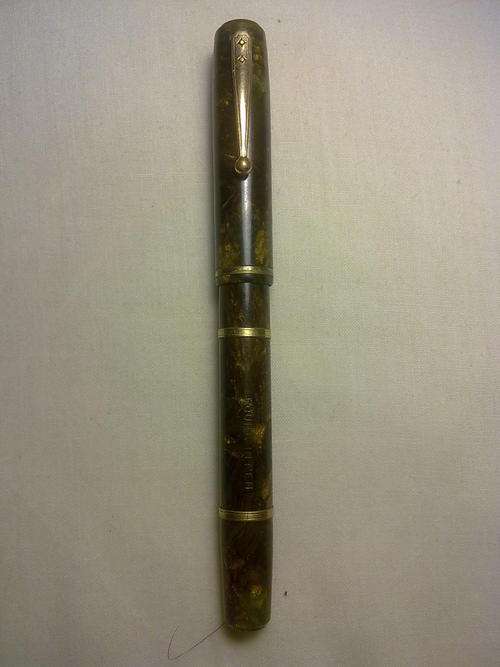 Rare Vintage Waterman Fountain Pen with 14ct (=585) gold nib with a screw-on cap