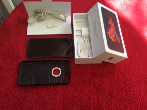 Mint condition Apple iPhone 6s 16gb Space Grey - original box & access & screen protector & case