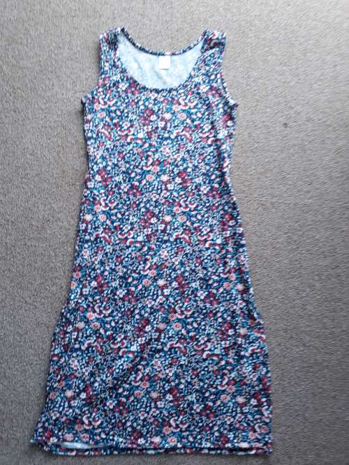 FLOWERY SLIP ON DRESS SIZE 32