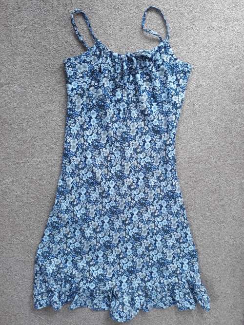 NEWS FLOWERY DRESS SIZE 10
