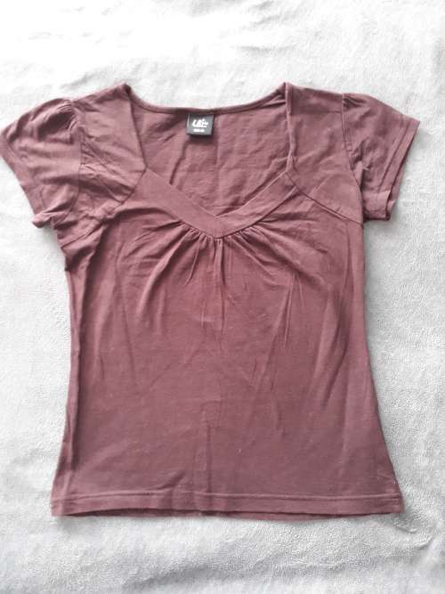 SALE !!     LADIES BROWN T-SHIRT SIZE MED