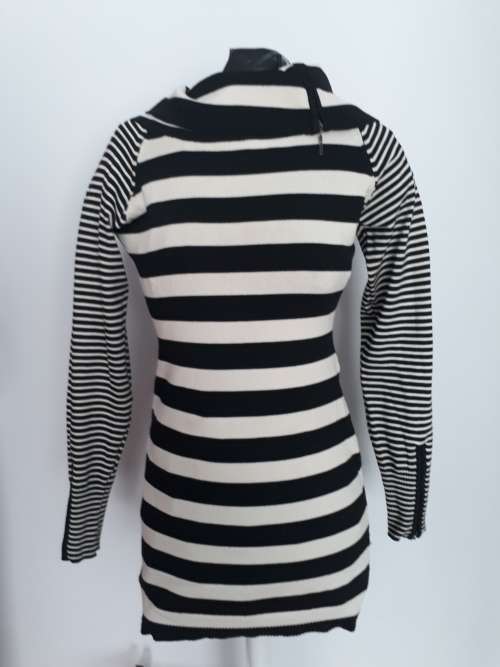 LONG KNITWEAR TOP SIZE MED