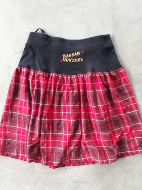 GIRLS HANNA MONTANNA SKIRT 9-10 YEARS