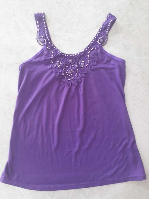 STUNNING TOP SIZE M/10