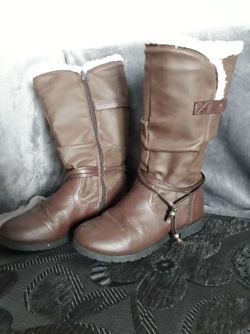 GIRLS FUNKY BOOTS SIZE 3