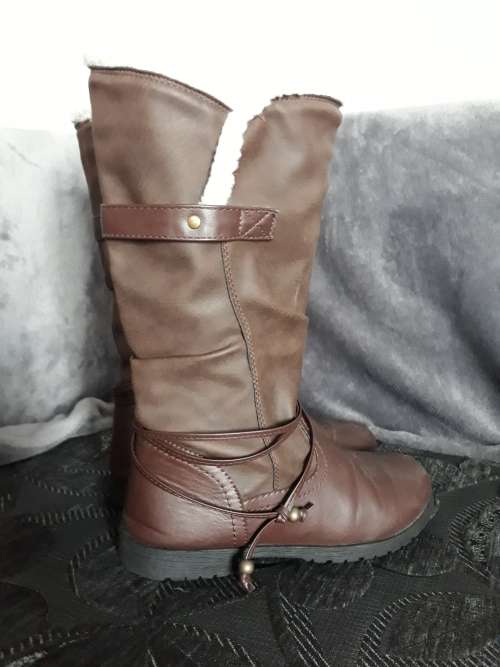 GIRLS FUNKY BOOTS SIZE 3