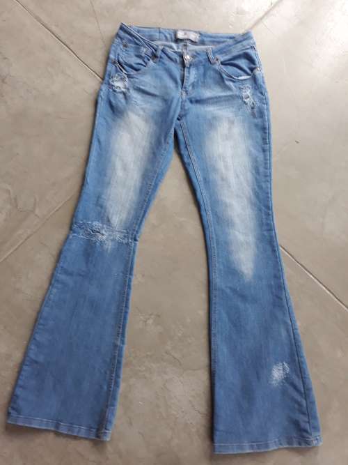 LEGIT DISTRESSED JEAN SIZE 34