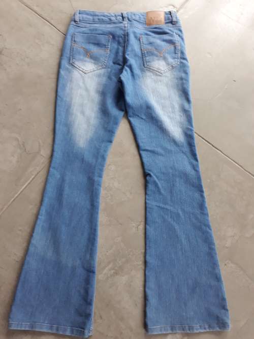 LEGIT DISTRESSED JEAN SIZE 34