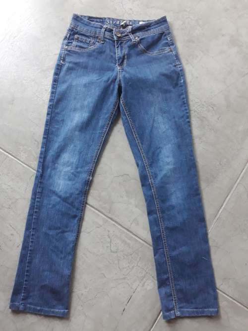 JEANS SIZE 6 ( FITS GIRLS 13-14)