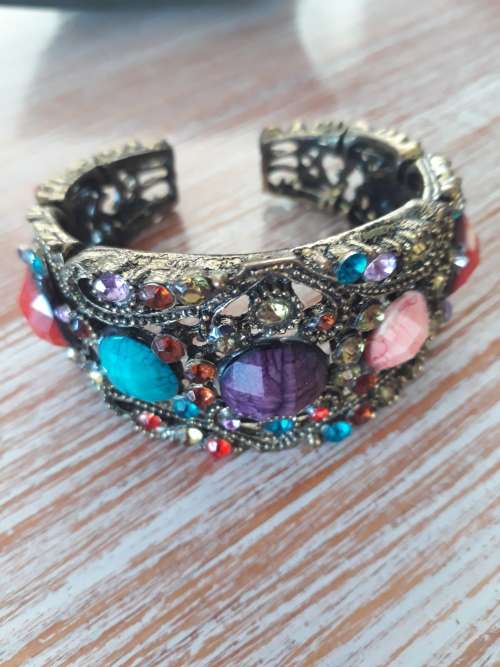 EXQUISITE  BRACELET
