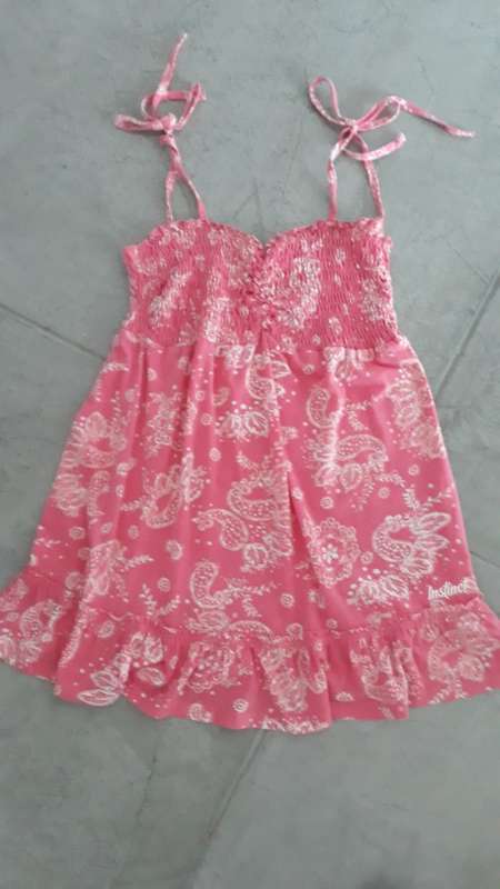 COOL STRAPPY SHIRRED TOP SIZE MED