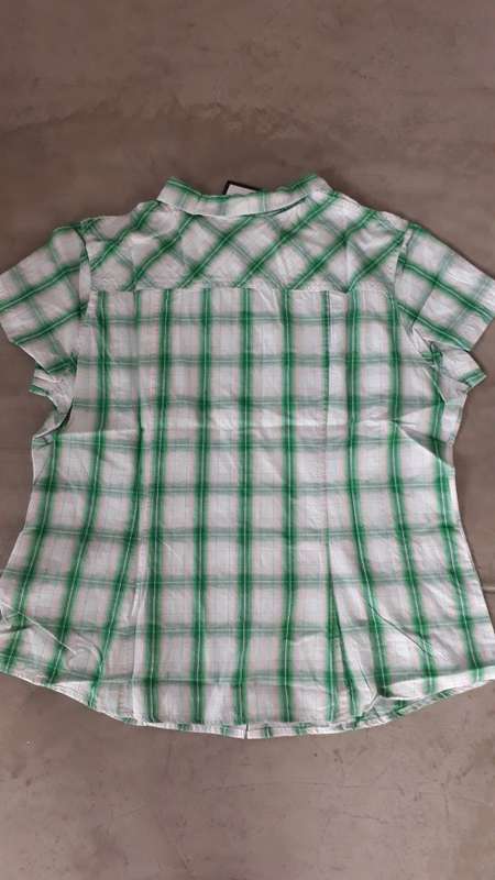 SHORT SLEEVE SHIRT SIZE LARGE