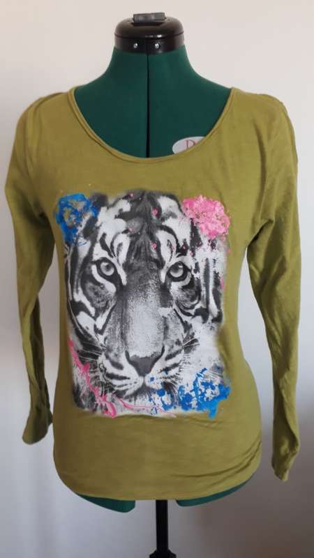 LADIES LONG SLEEVE T-SHIRT SIZE MED