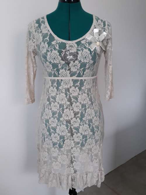 STUNNING LACE TOP SIZE SMALL