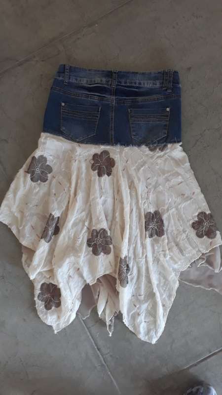 STUNNING POINTY SKIRT SIZE 8