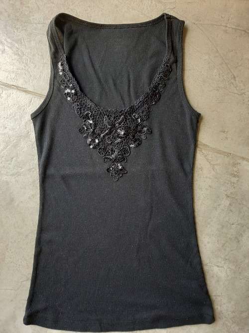 SLEEVELESS TOP SIZE SM