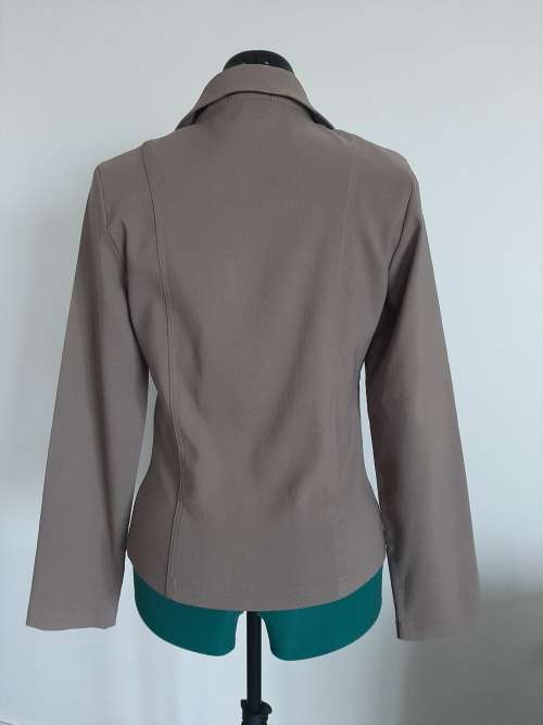 LADIES BLAZER SIZE 32