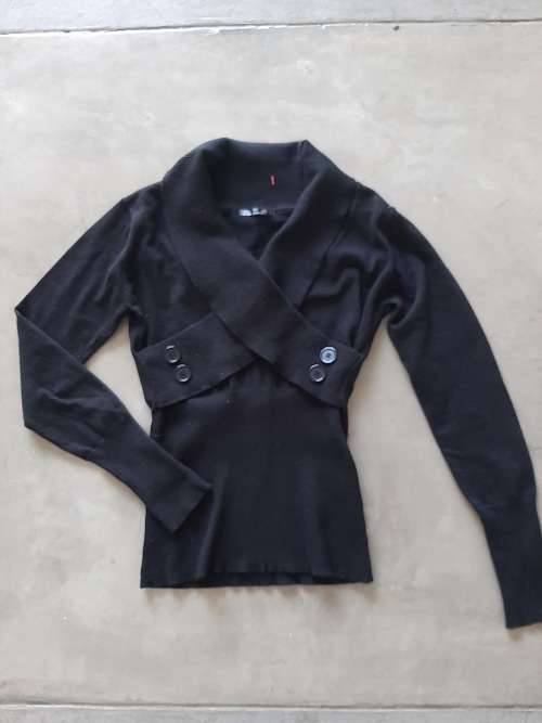CRISS CROSS DETAIL KNITWEAR SIZE SMALL