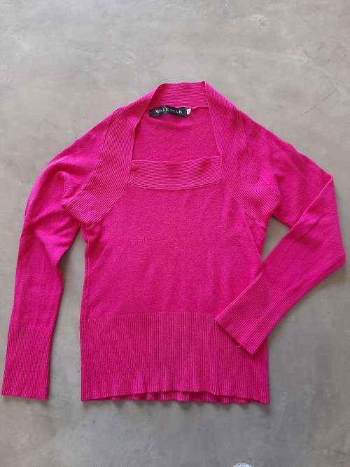 KNITWEAR TOP SIZE SMALL