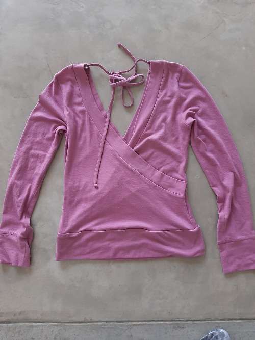STUNNING TOP SIZE SMALL