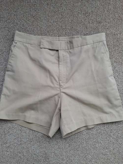 KHAKI SHORTS SIZE 82 (SMALL / 32)