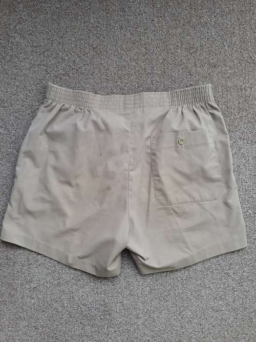 KHAKI SHORTS SIZE 82 (SMALL / 32)