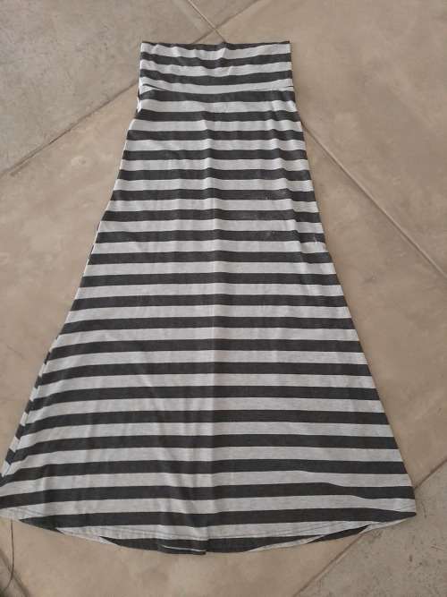 IDENTITY LONG SKIRT SIZE 32 /34