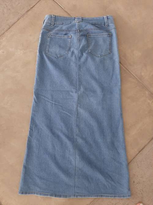LONG DENIM SKIRT SIZE 34
