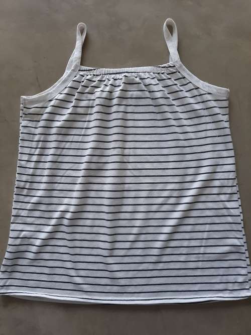 STRAPPY TOP SIZE 11-12 YEARS