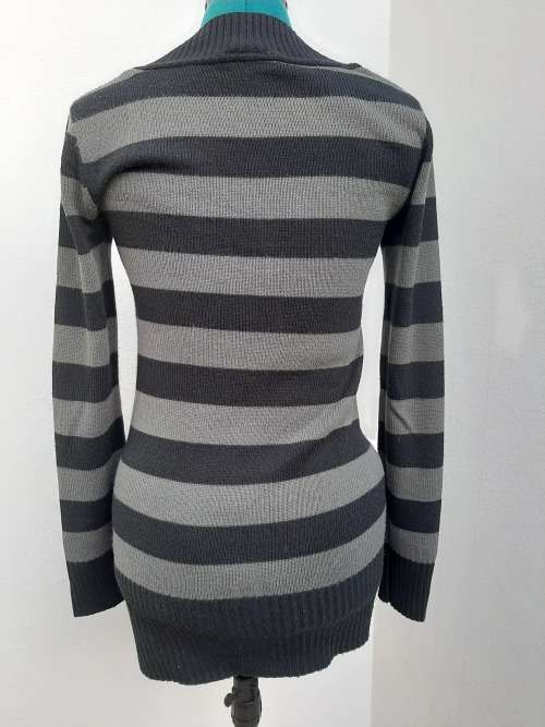 LONG LENGTH KNITWEAR SIZE SMALL
