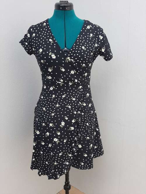 SOFT FEEL MINI DRESS SIZE MEDIUM
