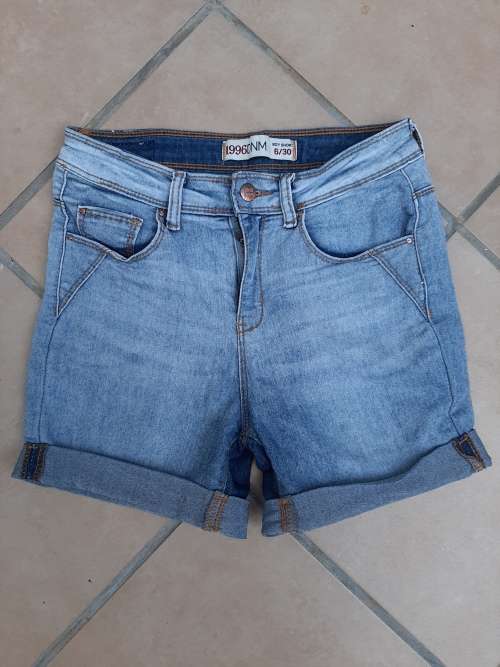 DENIM SHORTS SIZE 6/30