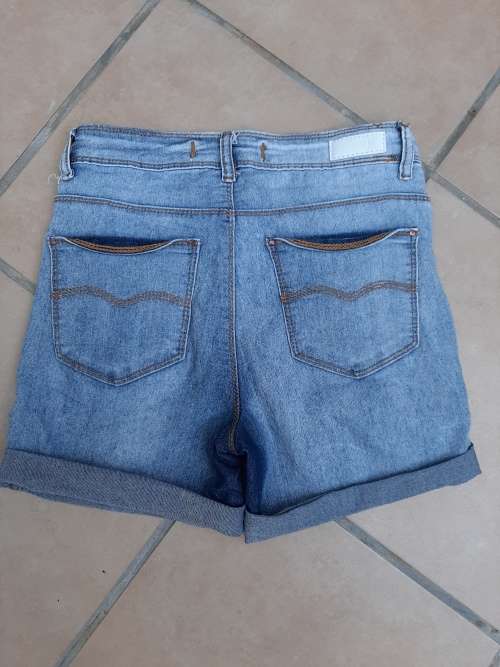 DENIM SHORTS SIZE 6/30
