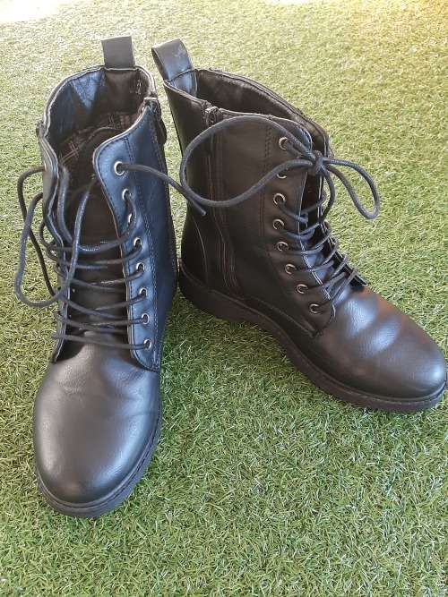LADIES COMBAT BOOTS SIZE 3