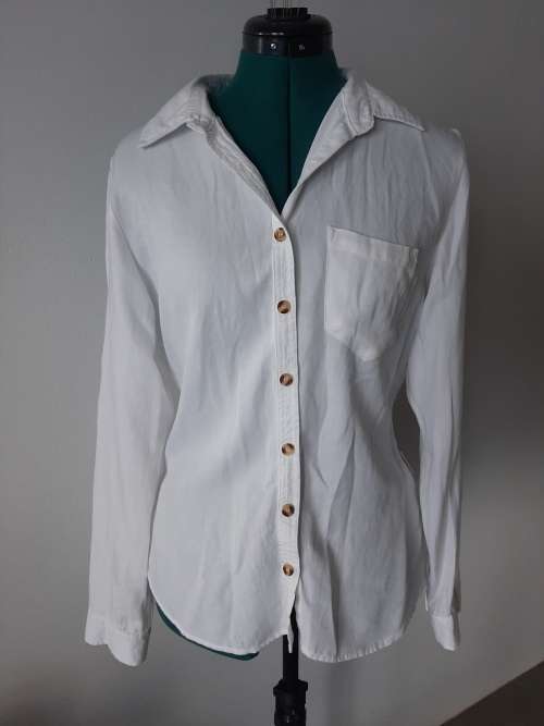 LADIES CREAMY WHITE SHIRT SIZE medium