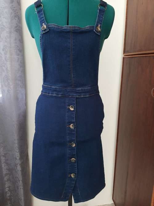 DENIM DUNGAREE DRESS SIZE 34/10