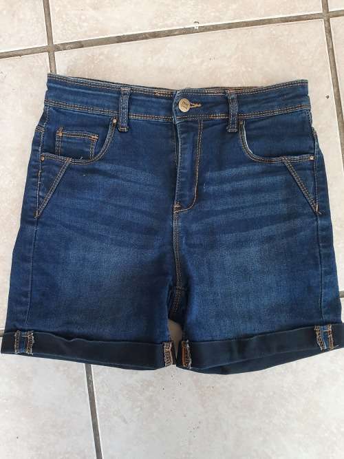 LADIES SHORT SIZE 32/8
