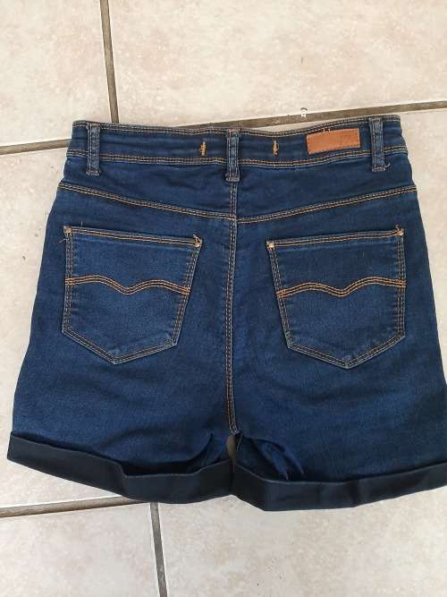 LADIES SHORT SIZE 32/8