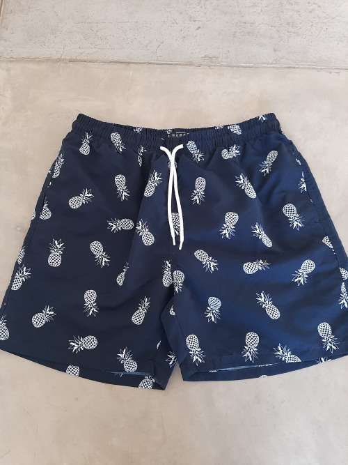 MENS SWIMming SHORTs SIZE MED