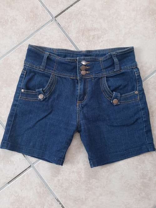 DENIM SHORTs SIZE 32