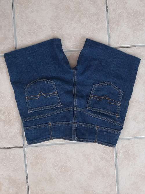 DENIM SHORTs SIZE 32