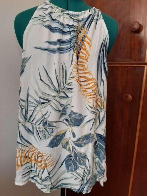 100% VISCOSE TOP SIZE L
