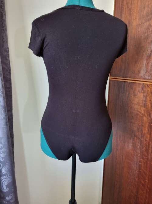 BLACK BODYSUIT T-SHIRT SIZE M