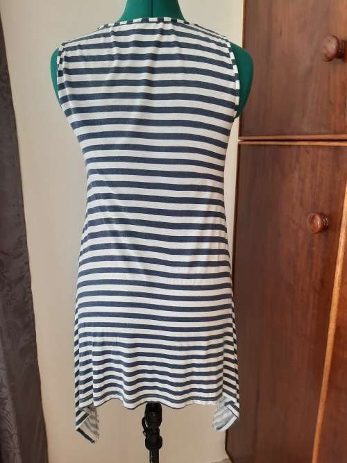 IDENTITY T-SHIRT TOP SIZE 32/34