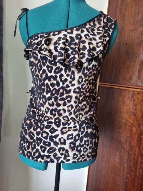 LEOPARD PRINT TOP SIZE SMALL